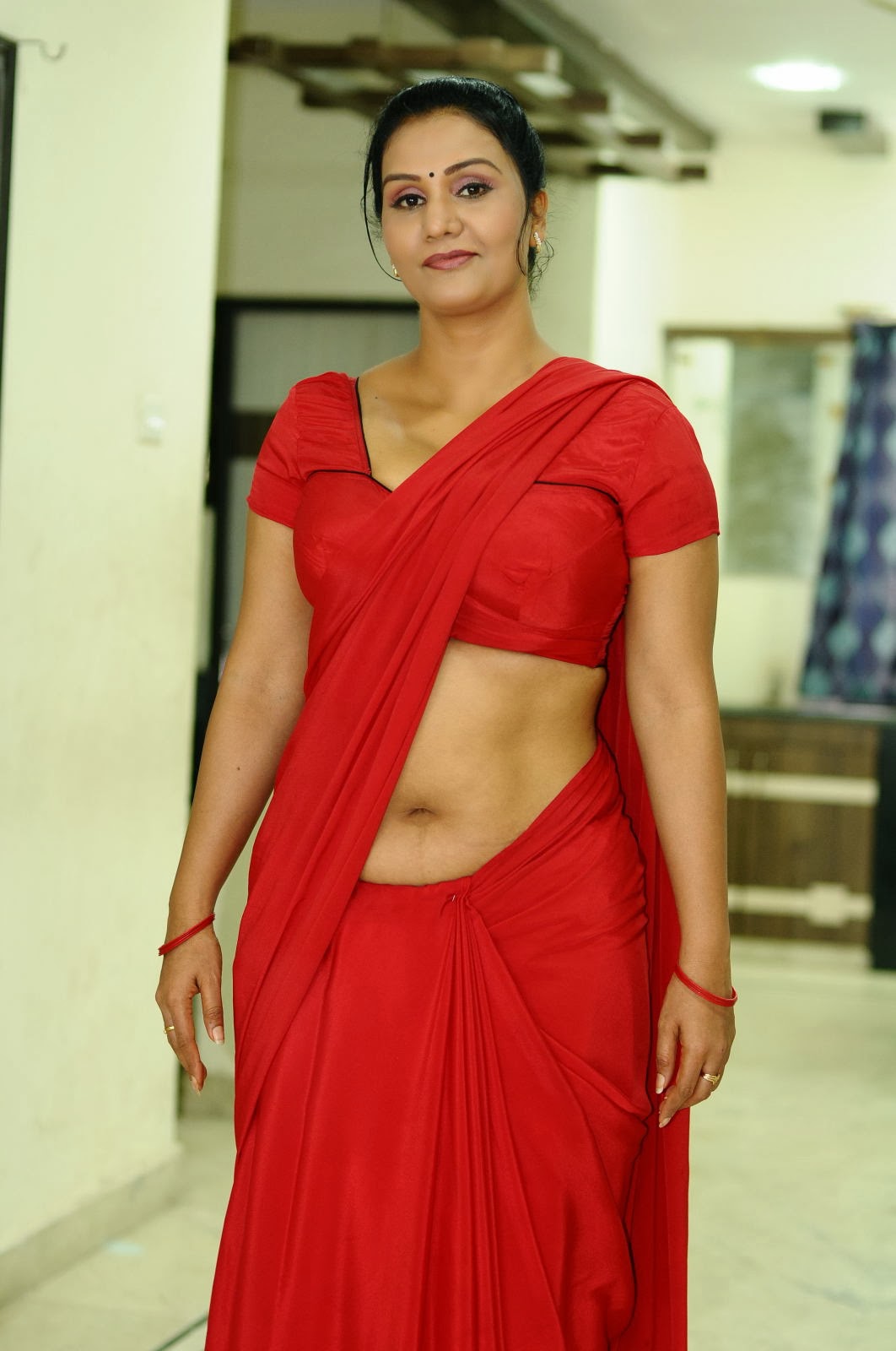 apoorva aunty hot stills apoorva aunty hot stills